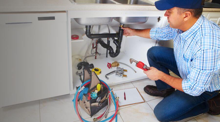 Expert burst pipe repair services in Struthers, OH